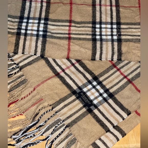 💕 TRADED💕True Vintage Y2K Burberry fringe Scarf - Picture 2 of 3